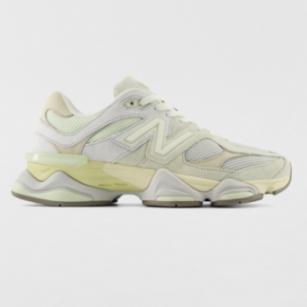 NIB New Balance 9060 size 7  Mineral/Grey Matter